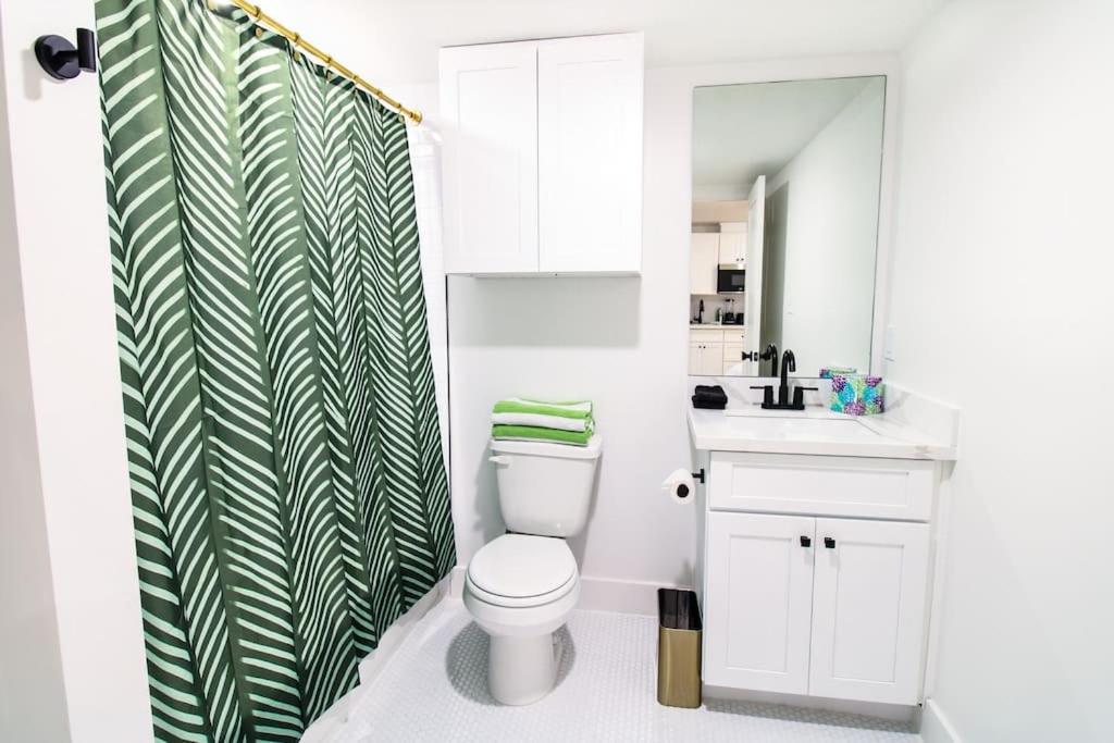 Summer Tropics Studio Apartment Two Queen Beds Galveston Eksteriør billede